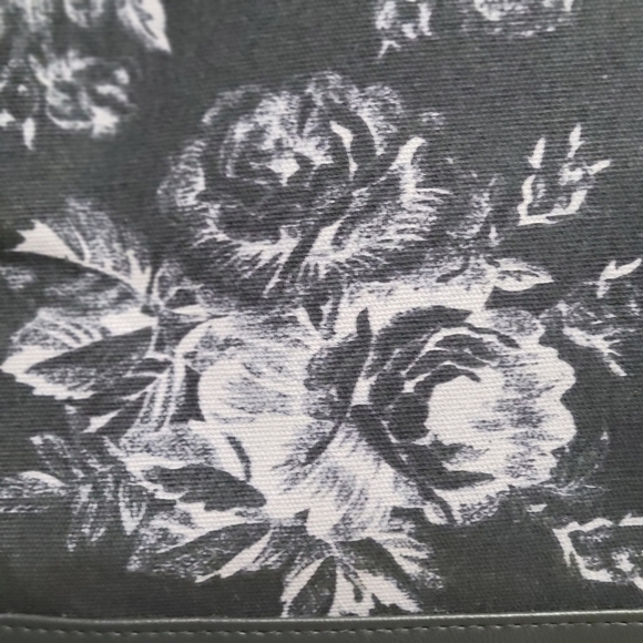 Victoria's Secret NWT Floral book Tote . - Picture 9 of 12